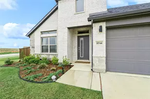 10544 Landry Blf Ln, Fort Worth, TX 76126 - Photo 2