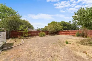 223 N Crest St, Lancaster, TX 75146 - Photo 26