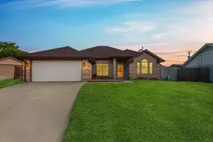 5748 Caracas Dr, North Richland Hills, TX 76180 - Photo 2