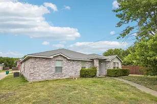659 Pondview Dr, Cedar Hill, TX 75104 - Photo 1