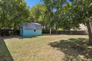 113 W Ave E, Garland, TX 75040 - Photo 14