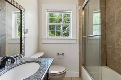 113 W Avenue E, Garland, TX 75040 - Photo 8