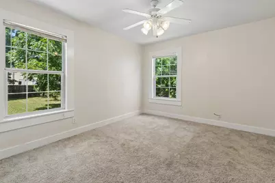 113 W Avenue E, Garland, TX 75040 - Photo 10