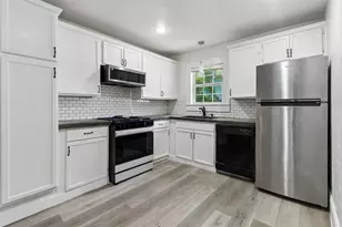 113 W Ave E, Garland, TX 75040 - Photo 6