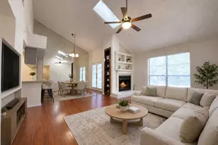 7525 Holly Hill Dr, Dallas, TX 75231 - Photo 2
