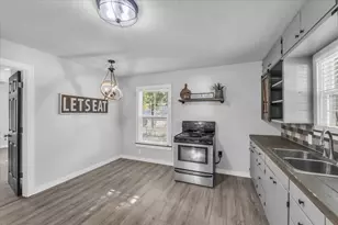 211 W Stegall Dr, Robinson, TX 76706 - Photo 8