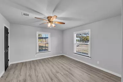211 W Stegall Drive, Robinson, TX 76706 - Photo 10