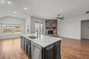 609 Pawprint Holw, Godley, TX 76044 - Photo 6