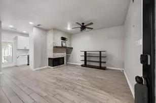 2730 Silver Creek Dr, Arlington, TX 76006 - Photo 4