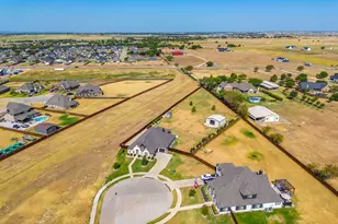 340 Trail Dust Dr, Godley, TX 76044 - Photo 2