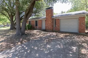 1414 Noble St, Denton, TX 76209 - Photo 2