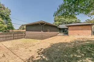 2900 Ryan Pl Dr, Fort Worth, TX 76110 - Photo 38