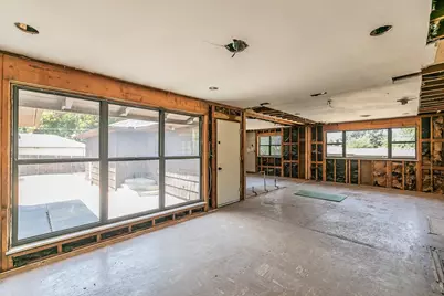 2900 Ryan Place Drive, Fort Worth, TX 76110 - Photo 12