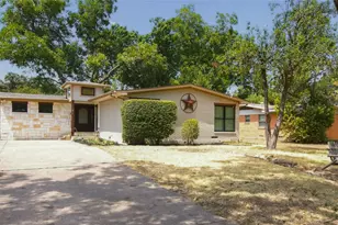 815 National Dr, Irving, TX 75060 - Photo 2