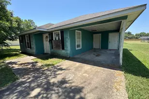 605 Oldham St, Bonham, TX 75418 - Photo 2