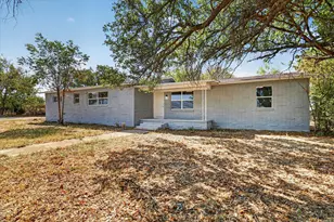 1225 W Belknap St, Jacksboro, TX 76458 - Photo 2
