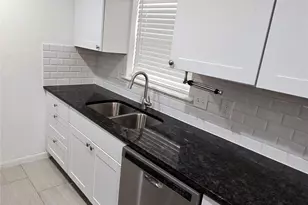 3241 S Edgefield Ave, Dallas, TX 75224 - Photo 14
