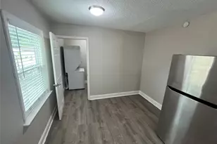 820 E Edith St, Irving, TX 75061 - Photo 6