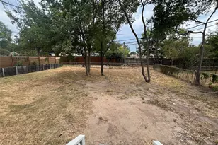 820 E Edith St, Irving, TX 75061 - Photo 16