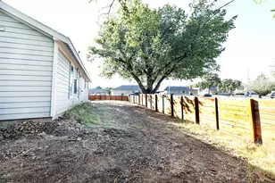 202 Strong St, Bowie, TX 76230 - Photo 10