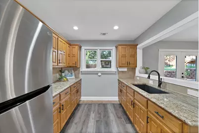 306 E Rochelle Boulevard, Irving, TX 75062 - Photo 12