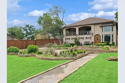 306 E Rochelle Boulevard, Irving, TX 75062 - Photo 1