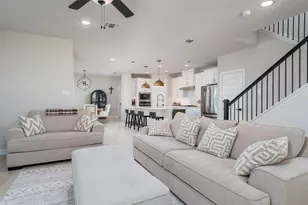 905 Carnation Dr, Crowley, TX 76036 - Photo 4