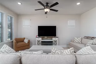 905 Carnation Dr, Crowley, TX 76036 - Photo 4