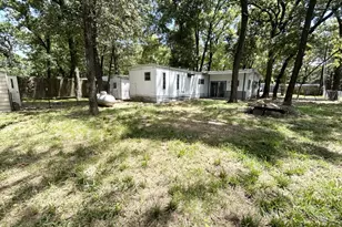 305 Live Oak Ln, Mabank, TX 75156 - Photo 2
