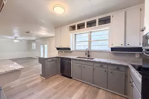 5421 Bonnie Wayne St, Haltom City, TX 76117 - Photo 10