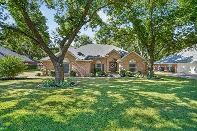 9216 Hanging Moss Drive, Granbury, TX 76049 - Photo 2