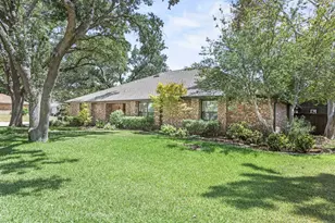 1946 Oakbluff Dr, Carrollton, TX 75007 - Photo 2