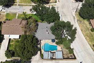 1946 Oakbluff Dr, Carrollton, TX 75007 - Photo 34