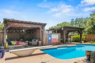 1946 Oakbluff Dr, Carrollton, TX 75007 - Photo 2