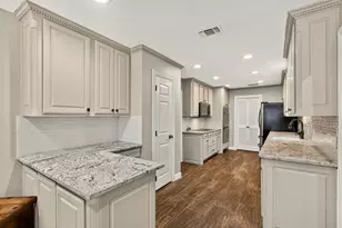 1946 Oakbluff Dr, Carrollton, TX 75007 - Photo 10