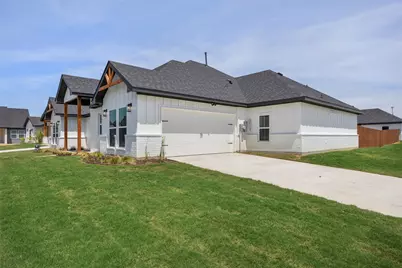200 Cliff Court, Godley, TX 76044 - Photo 2