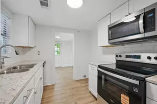 906 E Houston St, Sherman, TX 75092 - Photo 4