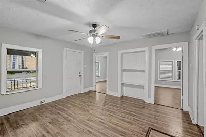 906 E Houston Street, Sherman, TX 75092 - Photo 2