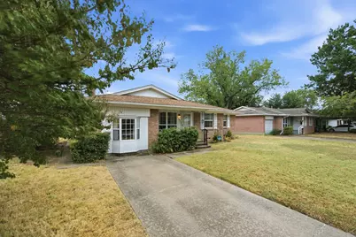 300 Parkwood Place, Lewisville, TX 75067 - Photo 32