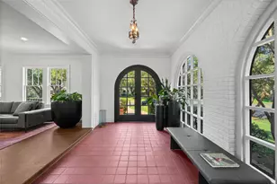 2127 Pembroke Dr, Fort Worth, TX 76110 - Photo 6