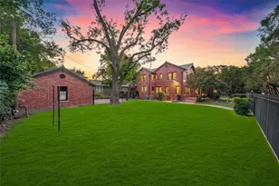 2127 Pembroke Dr, Fort Worth, TX 76110 - Photo 4
