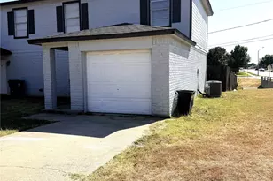 1025 NW Summercrest Blvd, Burleson, TX 76028 - Photo 2