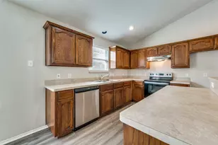 1105 Cottonwood Dr, Crowley, TX 76036 - Photo 4