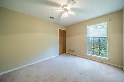 529 Winston Street, Grand Prairie, TX 75052 - Photo 14