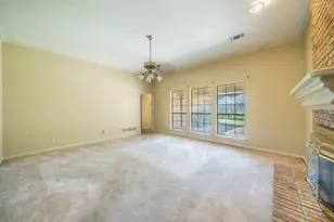 529 Winston St, Grand Prairie, TX 75052 - Photo 2