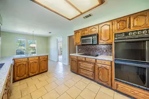 529 Winston St, Grand Prairie, TX 75052 - Photo 6