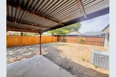 2213 E Biscayne Drive, Irving, TX 75060 - Photo 18