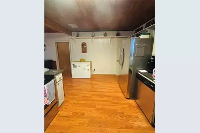 110 N Love Avenue, Florence, TX 76527 - Photo 10