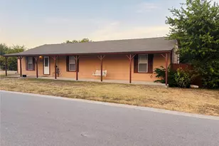 110 N Love Ave, Florence, TX 76527 - Photo 2