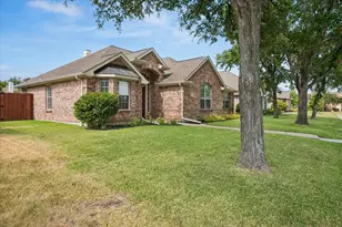 1537 Bosque Dr, Carrollton, TX 75010 - Photo 2